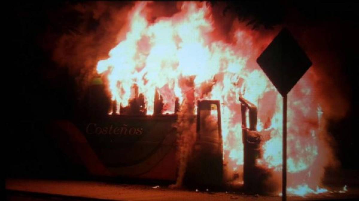 La unidad de autobús que quedó en llamas se dirigía hacia Tegucigalpa, en las inmediaciones de la 33 calle de la ciudad industrial del país.