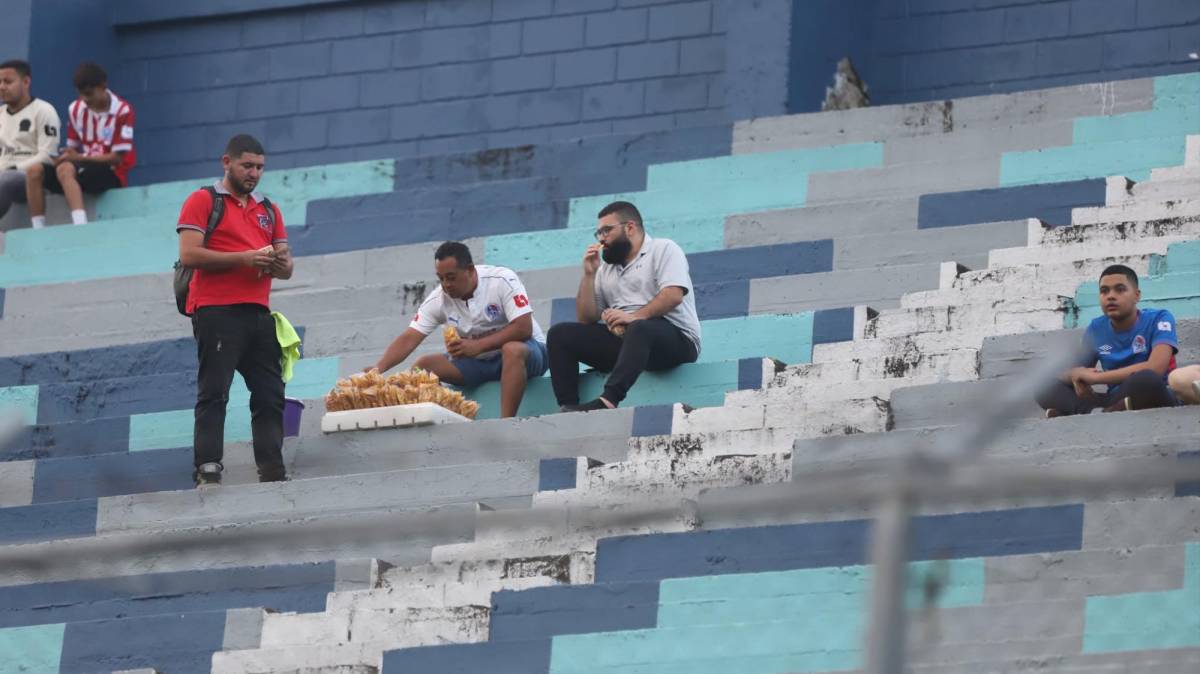 Jugadores de Olimpia en curioso momento, llegada del “Patón” y, ¿quién es la chica misteriosa? Jugadores de Olimpia en curioso momento, llegada del “Patón” y, ¿quién es la chica misteriosa?