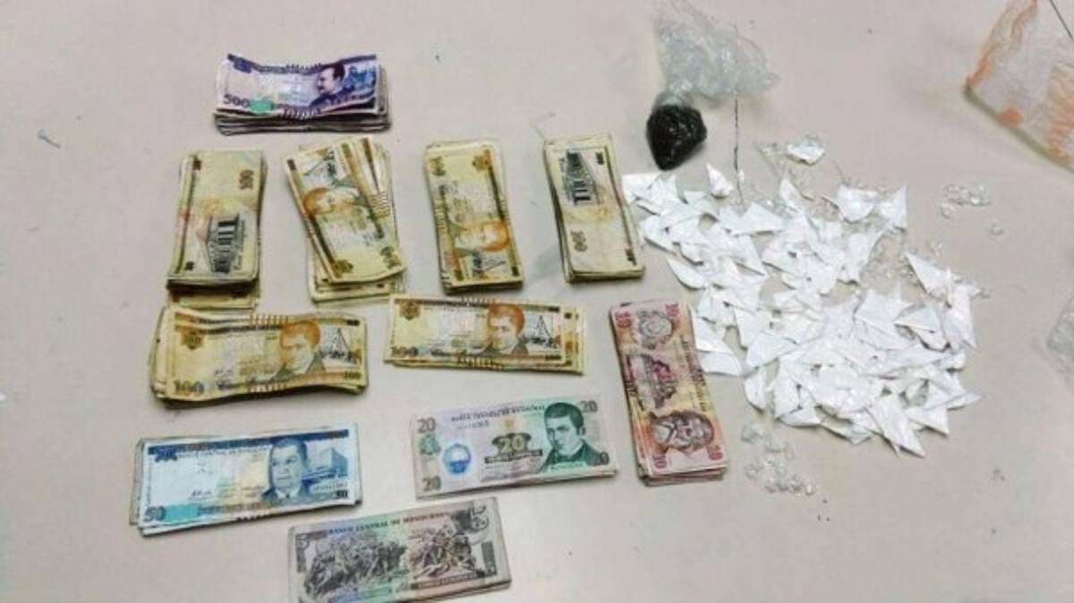Capturan a menor en posesión de drogas y fuerte cantidad de dinero en El Pedregal