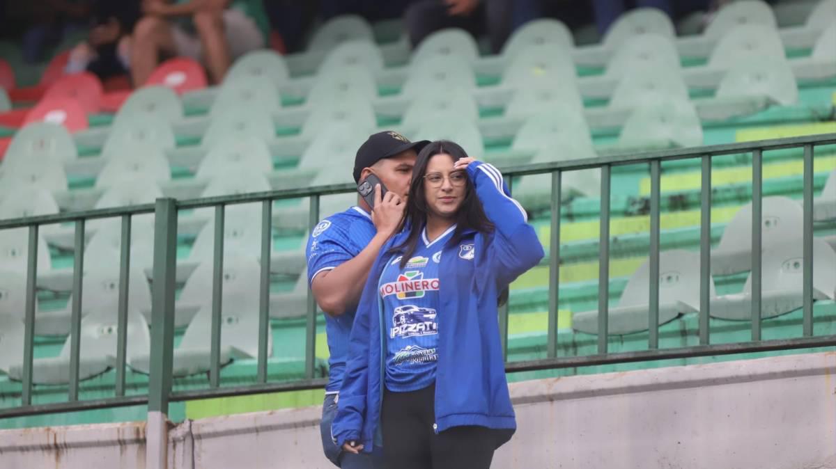 Bellas chicas son la sensación en el estadio Yankel Rosenthal y sorpresa con jugador de Marathón