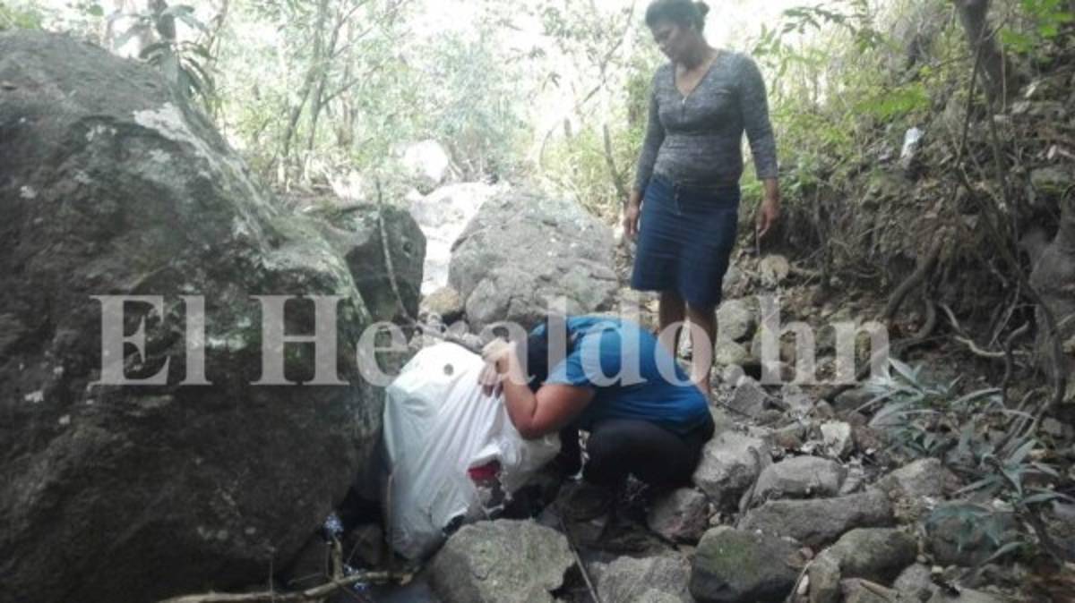 Dramático hallazgo de joven encostalado en la capital de Honduras