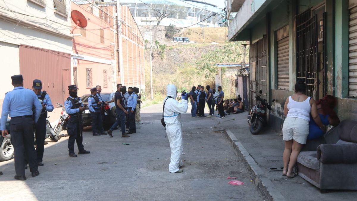 Gritos e impotencia: las dramáticas imágenes en la escena de la masacre en Comayagüela