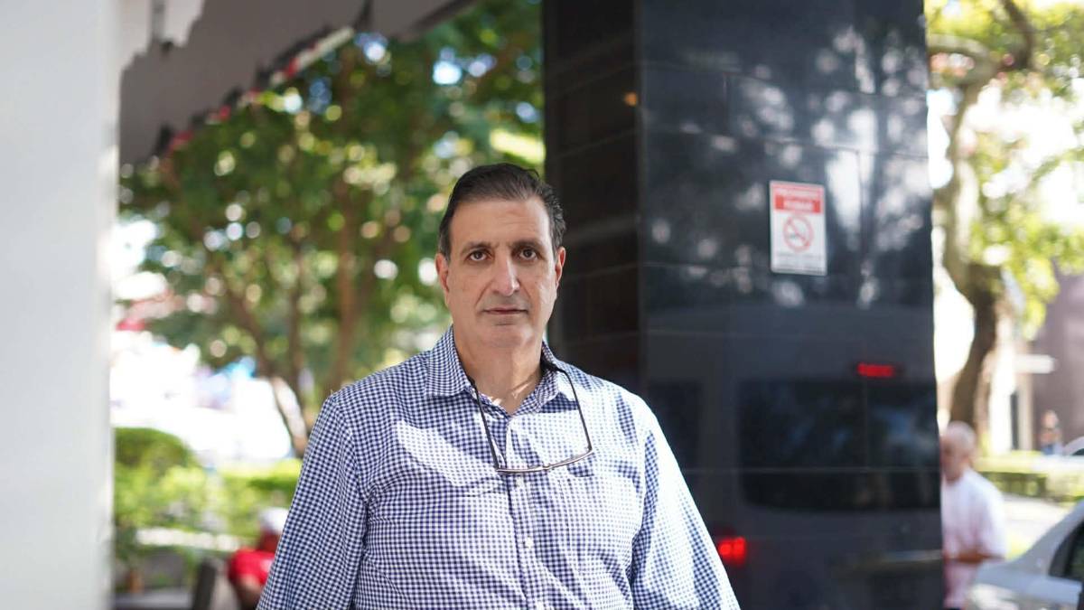 Linda chica y el pollo son la sensación: Ambiente previo al Costa Rica vs Honduras