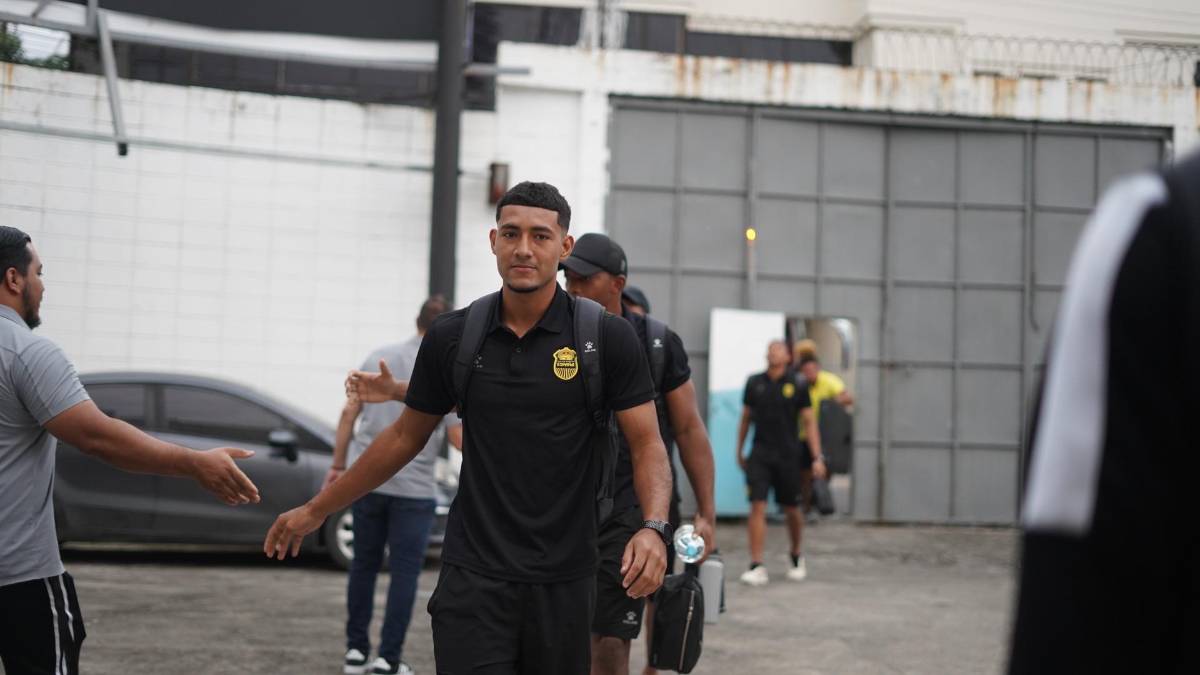 Exfutbolistas hondureños y bellas chicas sorprenden en la previa del clásico sampedrano