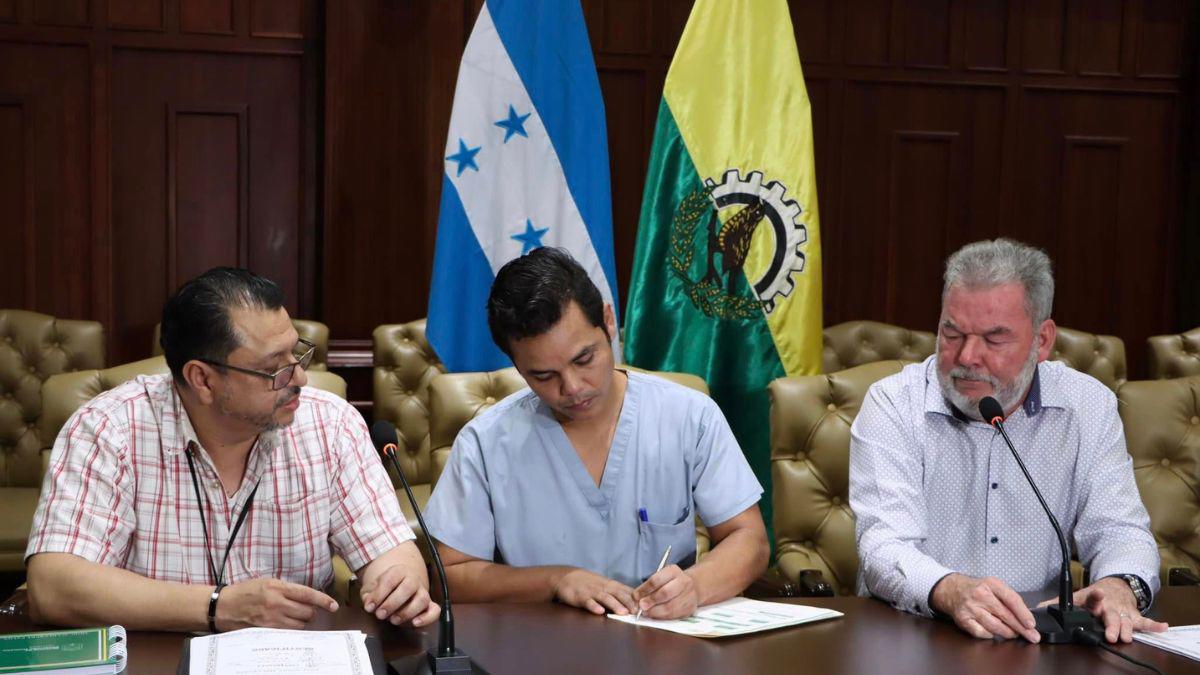 Médico que trabajaba como albañil por la falta de empleo fue contratado por la municipalidad de San Pedro Sula