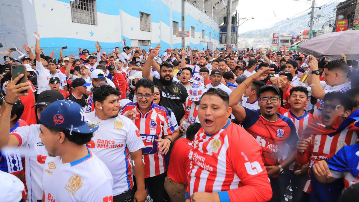 Con gran carnaval, Ultra Fiel pone la fiesta en la final entre Olimpia y Olancho FC