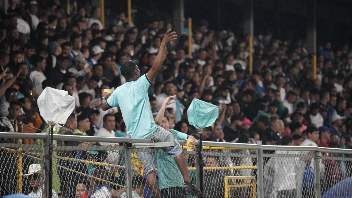 En fotos: Así llegaron las selecciones de Honduras y México al estadio Morazán En fotos: Así llegaron las selecciones de Honduras y México al estadio Morazán