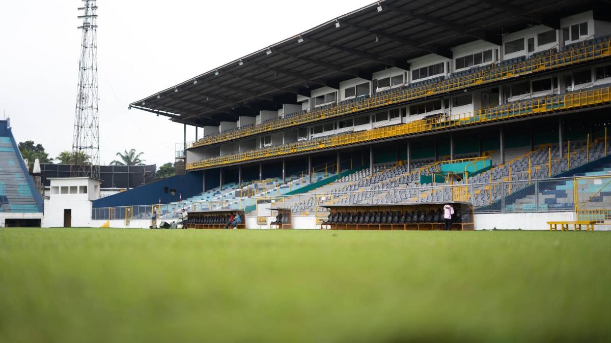 La razón por la que ha cambiado de color la grama del estadio Morazán de San Pedro Sula