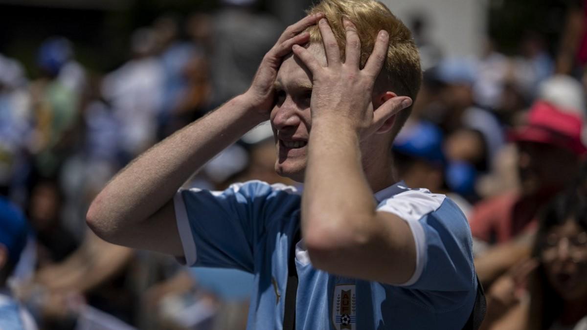 Qatar 2022: La tristeza de los uruguayos al esfumarse su pase a octavos en el último minuto