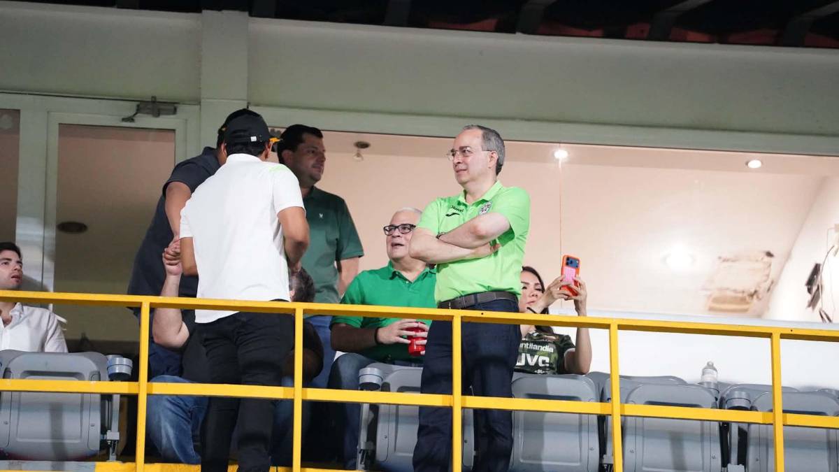 Aficionada enamora, show de las barras y ¿llegó Lavallén?: Ambiente previo al Marathón vs Olimpia
