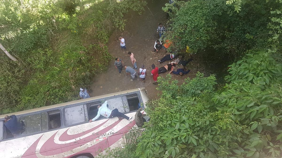 Las primeras imágenes del fatal accidente en carretera a Olancho