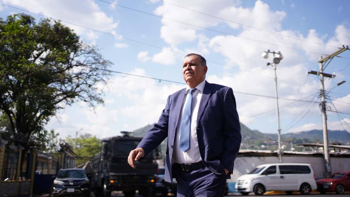 No se vio: Presentadores son captados con camisa de equipo y aficionada es llevada de emergencia