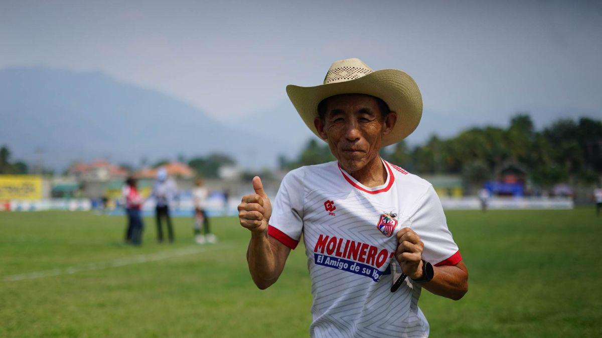 Llenazo total, fieles aficionados y plegarias por un milagro: así se vive la final por no descender en El Progreso