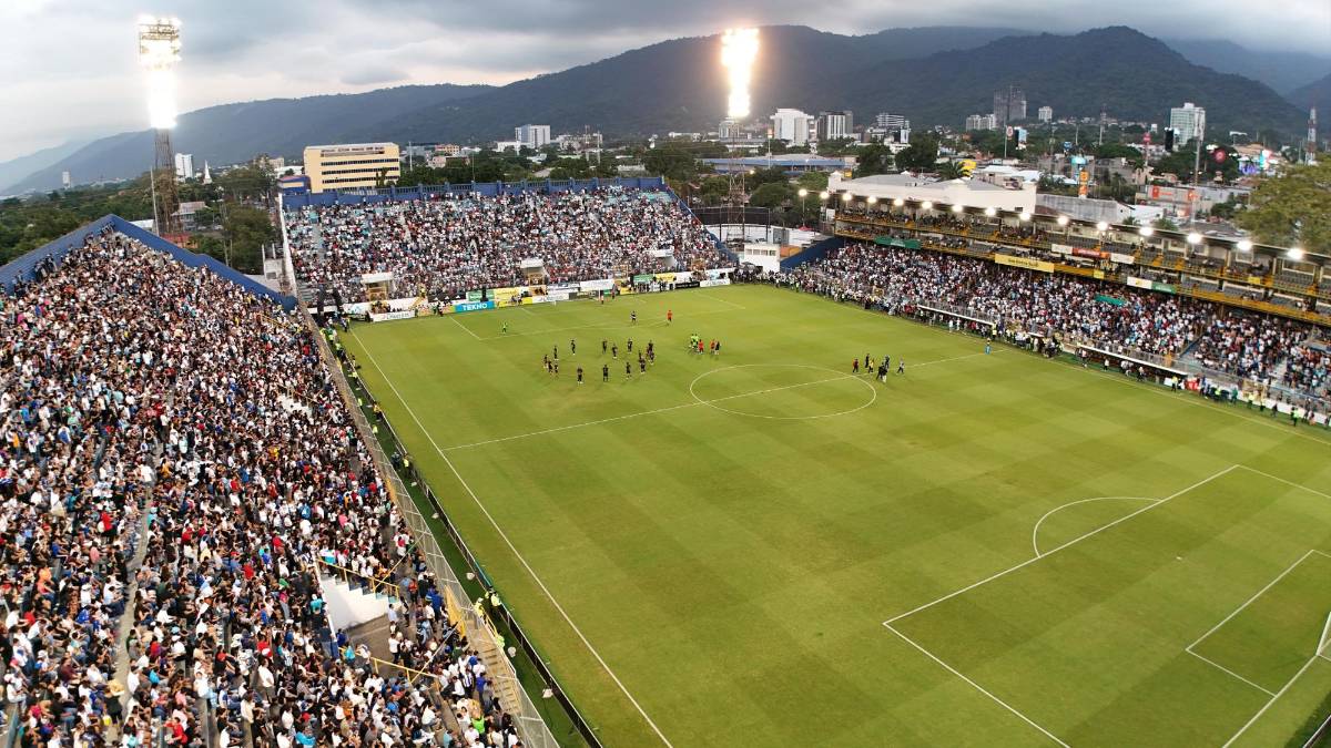 Pomponera de los tiktokers sorprende al confirmar su relación con futbolista hondureño