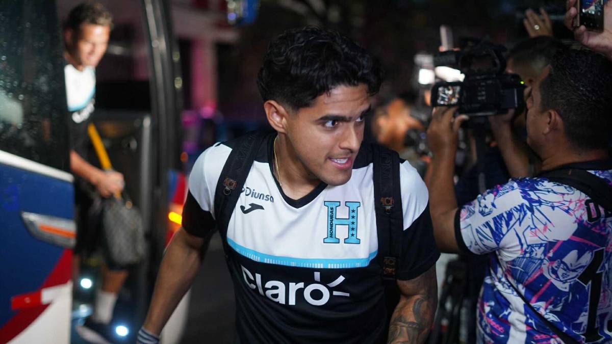 Jugador llegó con bolso de lujo, insólito impase en el estadio y ausencias en entreno de Honduras