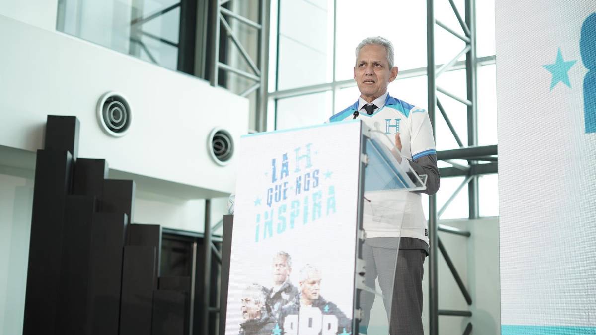 En vivo: Reinaldo Rueda se puso la camisa de Honduras y confirmó su cuerpo técnico