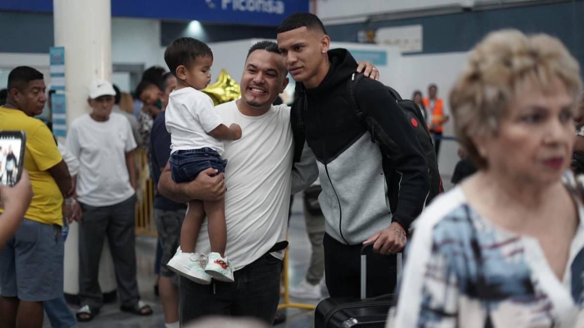 Luis Palma y Kervin Arriaga llegaron a Honduras para enfrentar a México: Así fueron recibidos Luis Palma y Kervin Arriaga llegaron a Honduras para enfrentar a México: Así fueron recibidos