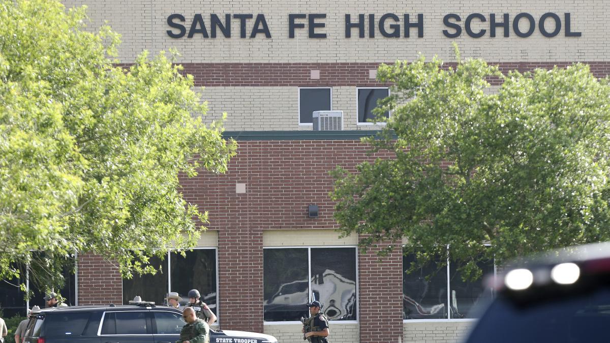 75 muertos, cinco masacres y sueños frustrados: escuelas de EEUU se convierten en epicentros de tiroteos