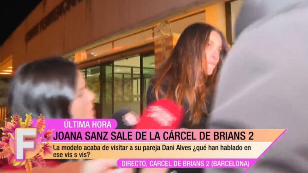 “No lo voy a dejar solo”: así fue la visita de Joana Sanz a Dani Alves en prisión