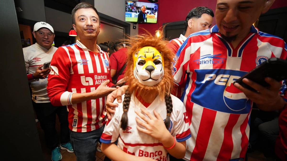 Ex jugador de Motagua se filtra en exclusiva celebración del Olimpia por el título 40