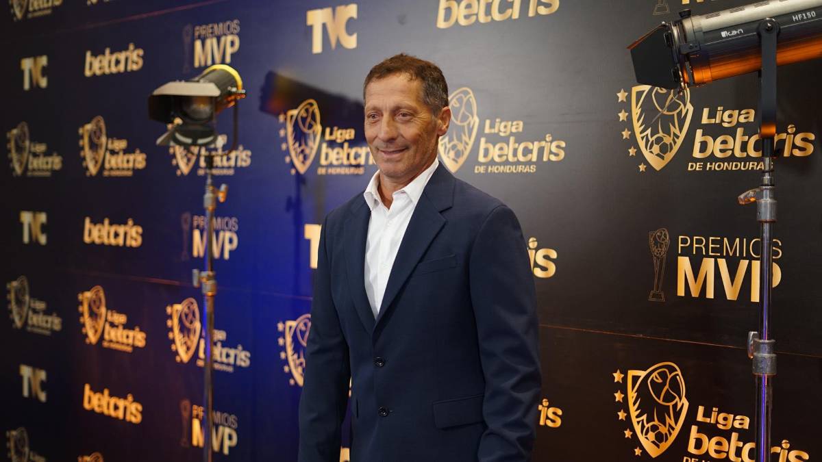 Pedro Troglio previo a recibir el premio.