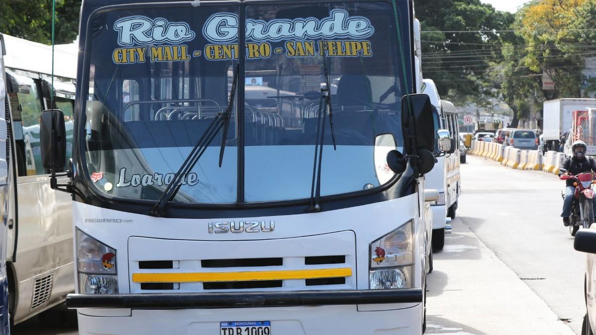 “Ya no más muertes”: Cansados de la extorsión transportistas protestan en calles de la capital