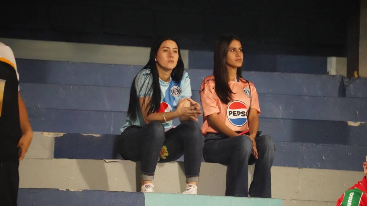 ¡Bellezas! El estadio Morazán se llena de muchas chicas lindas en el clásico de las 'emes' ¡Bellezas! El estadio Morazán se llena de muchas chicas lindas en el clásico de las 'emes'