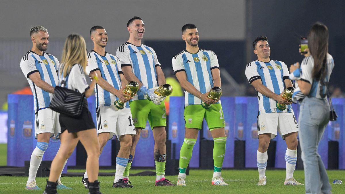 Polémica foto, Messi ovacionado y locura total: las imágenes de la fiesta de Argentina