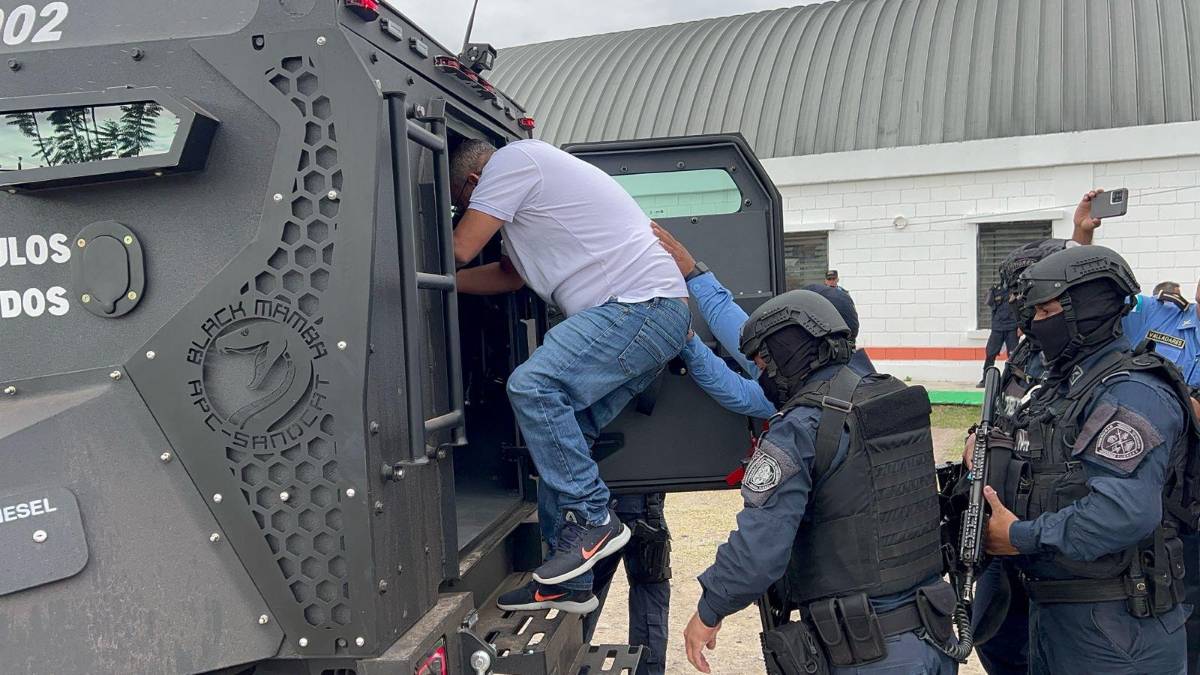 Su traslado se realizó en los nuevos vehículos de la Policía Nacional, Black Mamba.