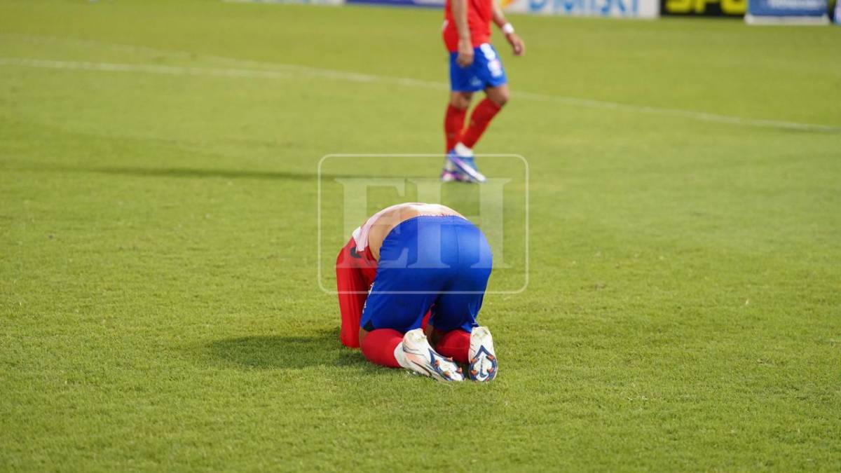 Tristeza en el Olimpia: Así fue la furia y dolorosa salida de los jugadores 'melenudos'