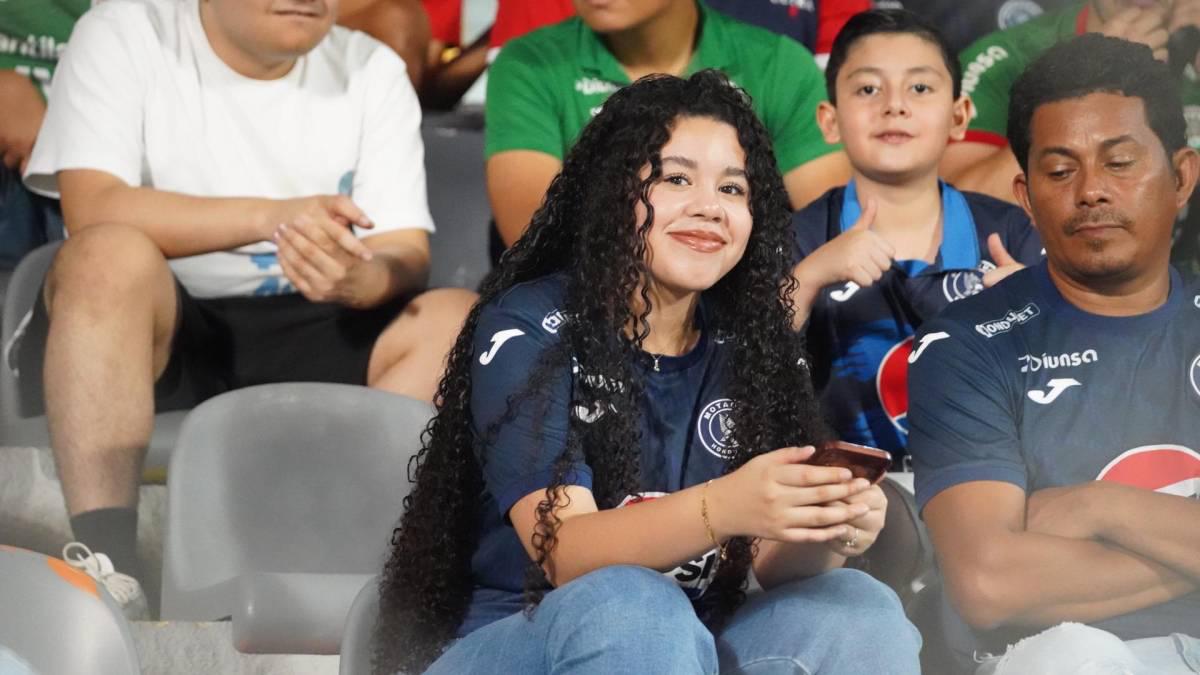 ¡Bellezas! El estadio Morazán se llena de muchas chicas lindas en el clásico de las 'emes' ¡Bellezas! El estadio Morazán se llena de muchas chicas lindas en el clásico de las 'emes'
