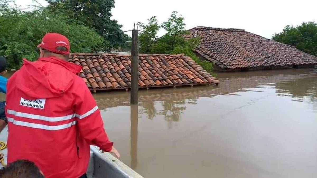 “¿Hay alguien por allí?... ¿Necesitan ayuda?”: Así fueron los tres días devastadores de tormenta Julia en Honduras