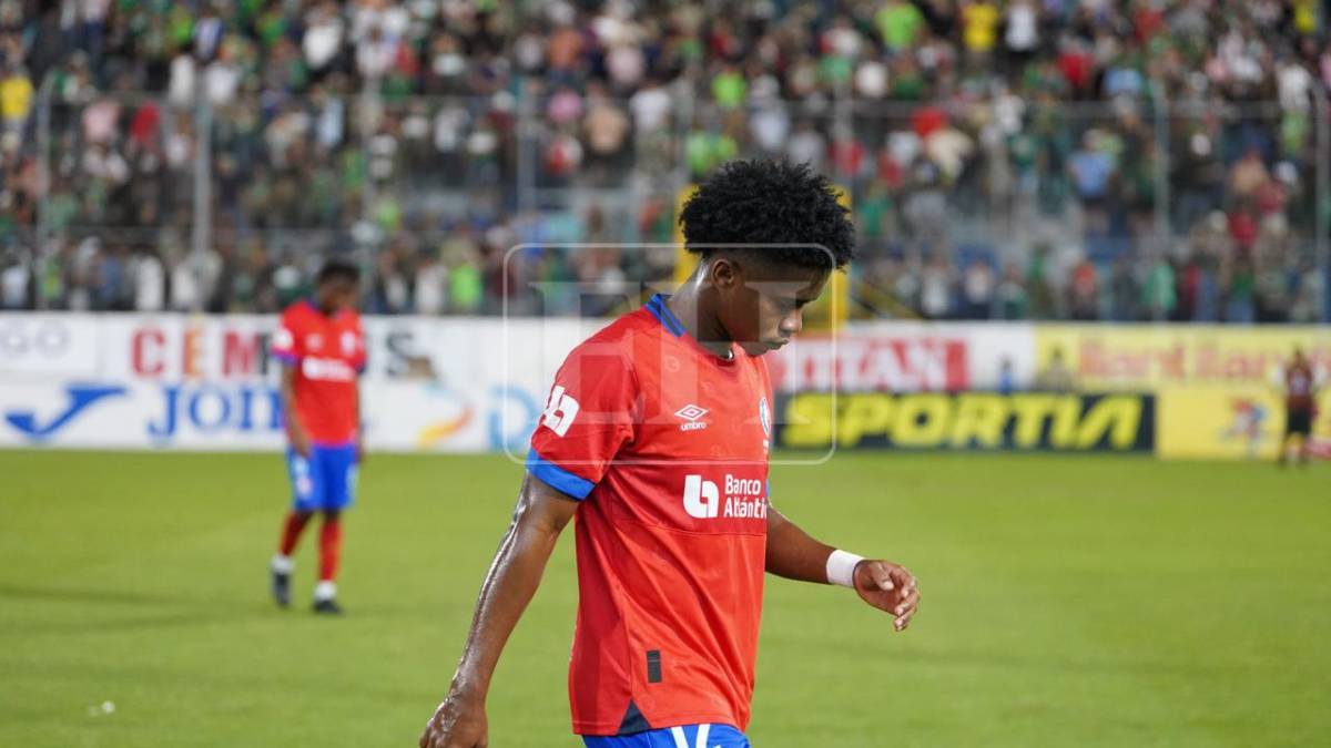 Tristeza en el Olimpia: Así fue la furia y dolorosa salida de los jugadores 'melenudos'