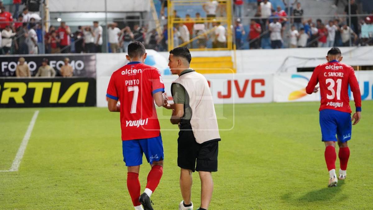 Tristeza en el Olimpia: Así fue la furia y dolorosa salida de los jugadores 'melenudos'