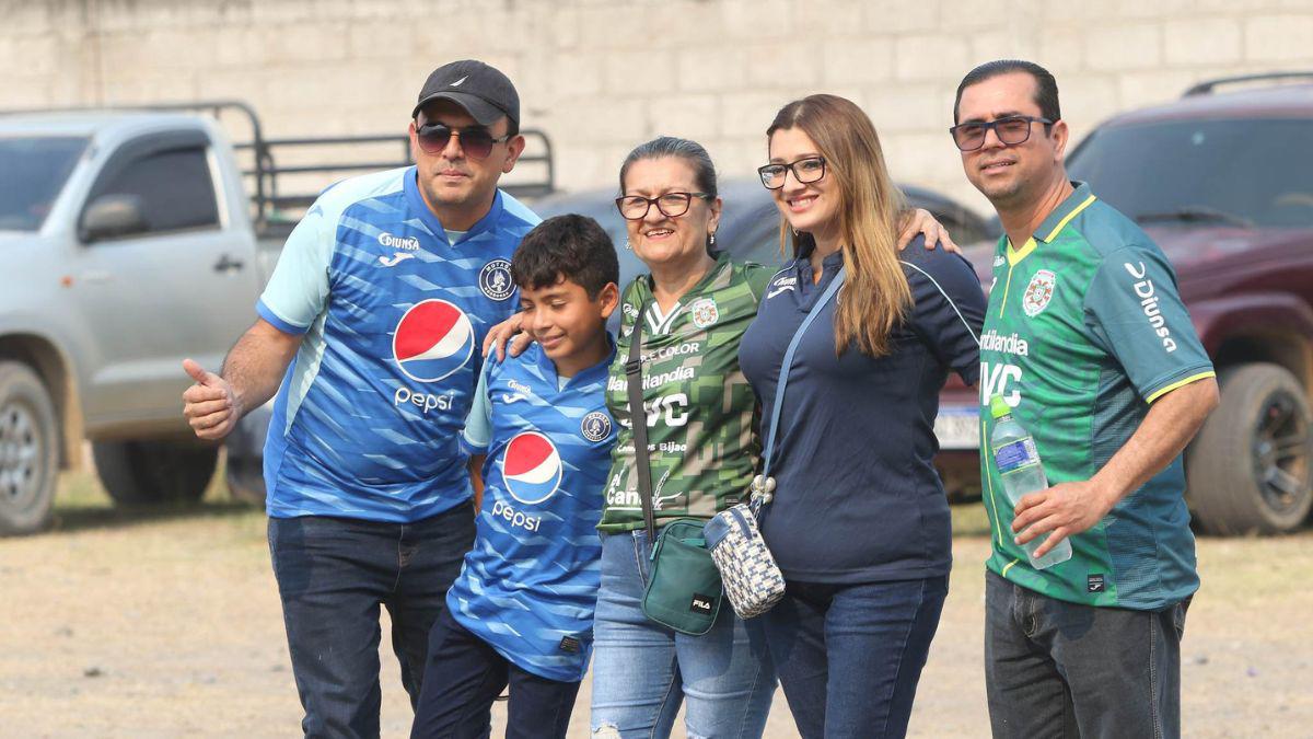 Bellezas y familias presentes: el ambiente que se vive en el Motagua vs Marathón en Comayagua