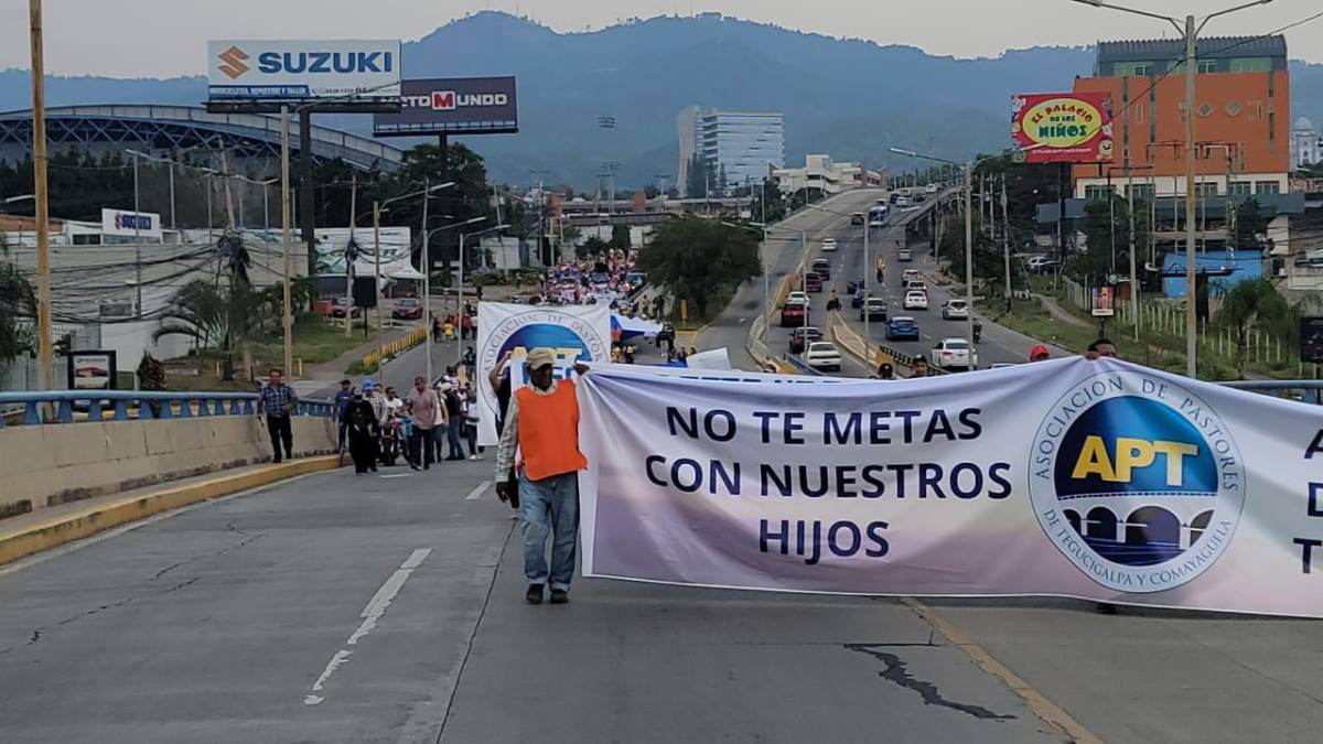 Hondureños marchan en contra del matrimonio igualitario