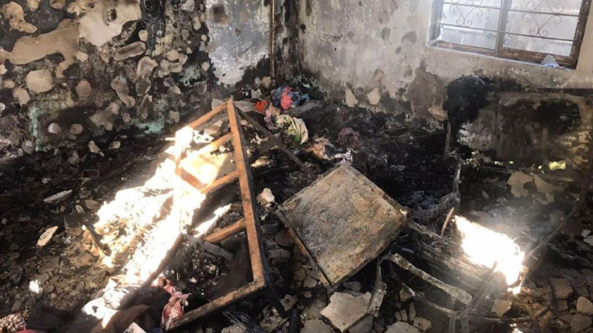 Uno de los módulos dentro de la cárcel de mujeres de Támara fue totalmente consumido por las llamas luego de que, según informes preliminares, un grupo de internas encerrara a integrantes de otra estructura para quemarlas.