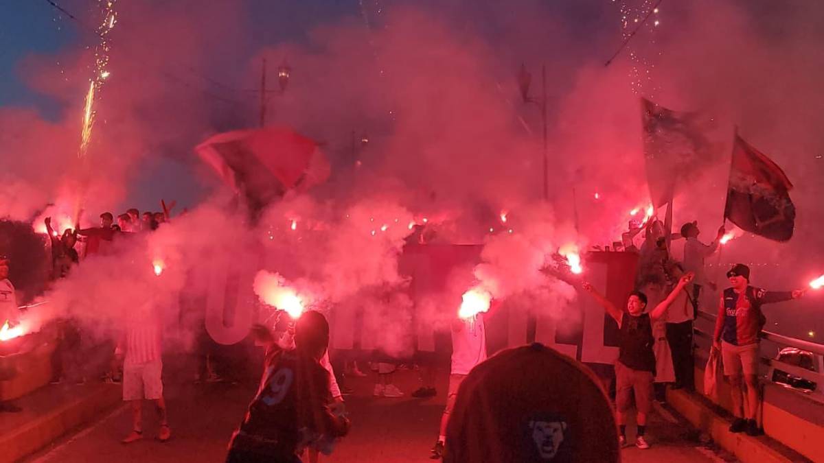 La imponente llegada de la Ultra Fiel al Nacional para partido de Olimpia ante Cartaginés