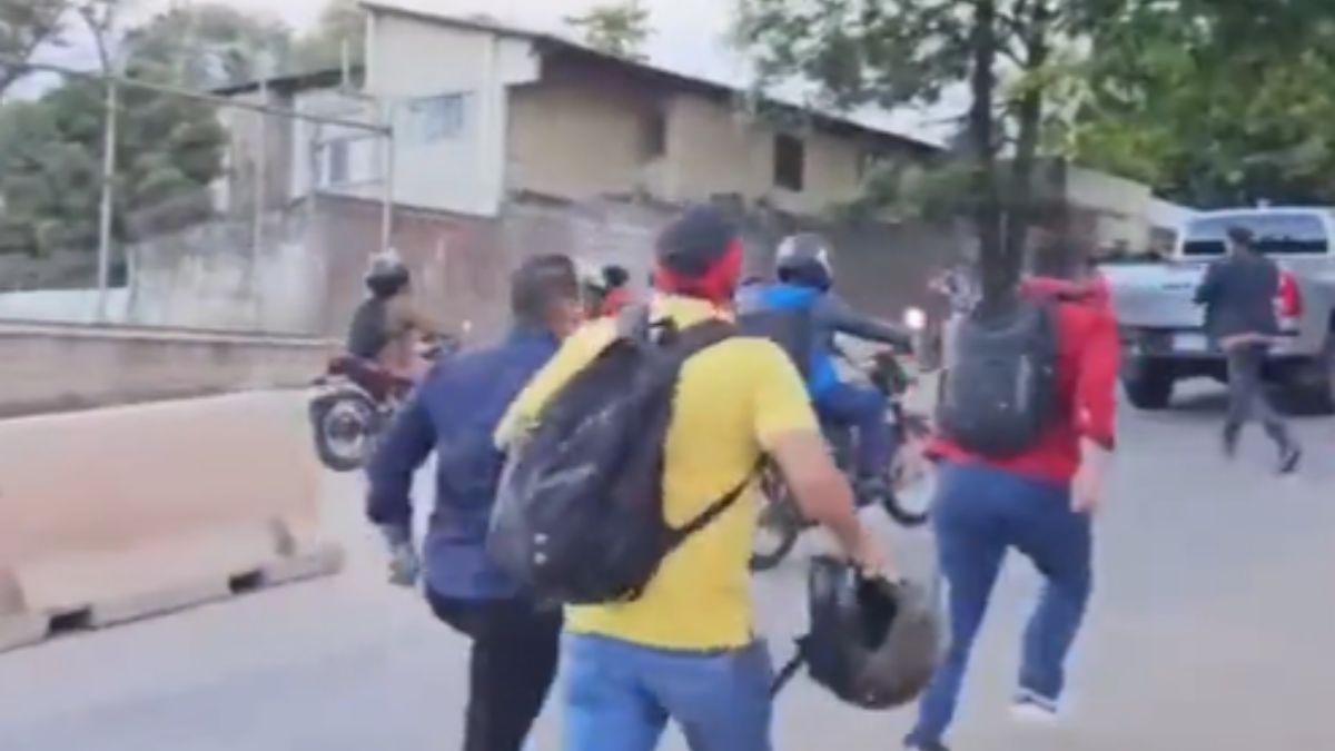 Lo que se sabe de la agresión de colectivos de Libre a Rashid Mejía durante protesta por instalación de la Cicih