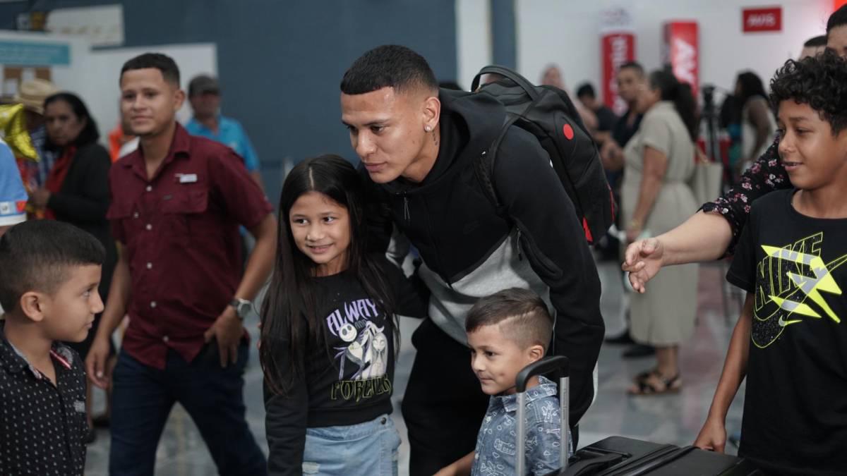 Luis Palma y Kervin Arriaga llegaron a Honduras para enfrentar a México: Así fueron recibidos Luis Palma y Kervin Arriaga llegaron a Honduras para enfrentar a México: Así fueron recibidos