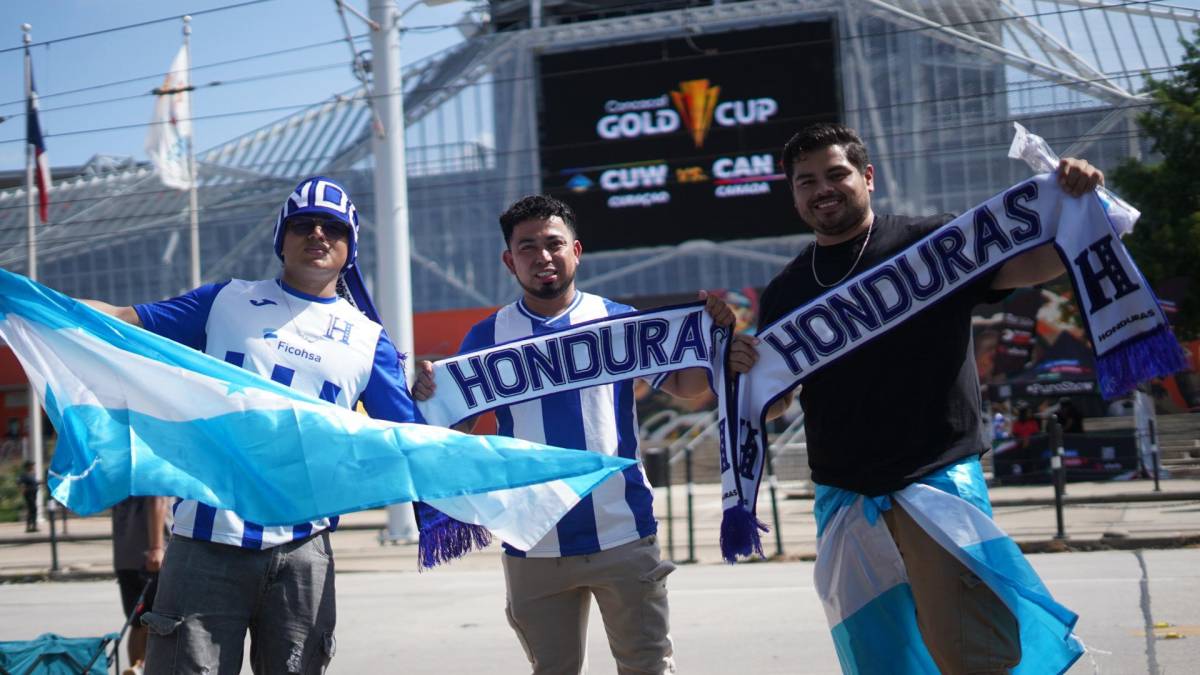 ¿Quién es la chica de lentes? Afición de Houston cree en Honduras para juego ante El Salvador ¿Quién es la chica de lentes? Afición de Houston cree en Honduras para juego ante El Salvador