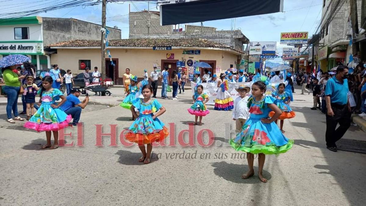 Niños rindieron honor con coloridos desfiles en Danlí