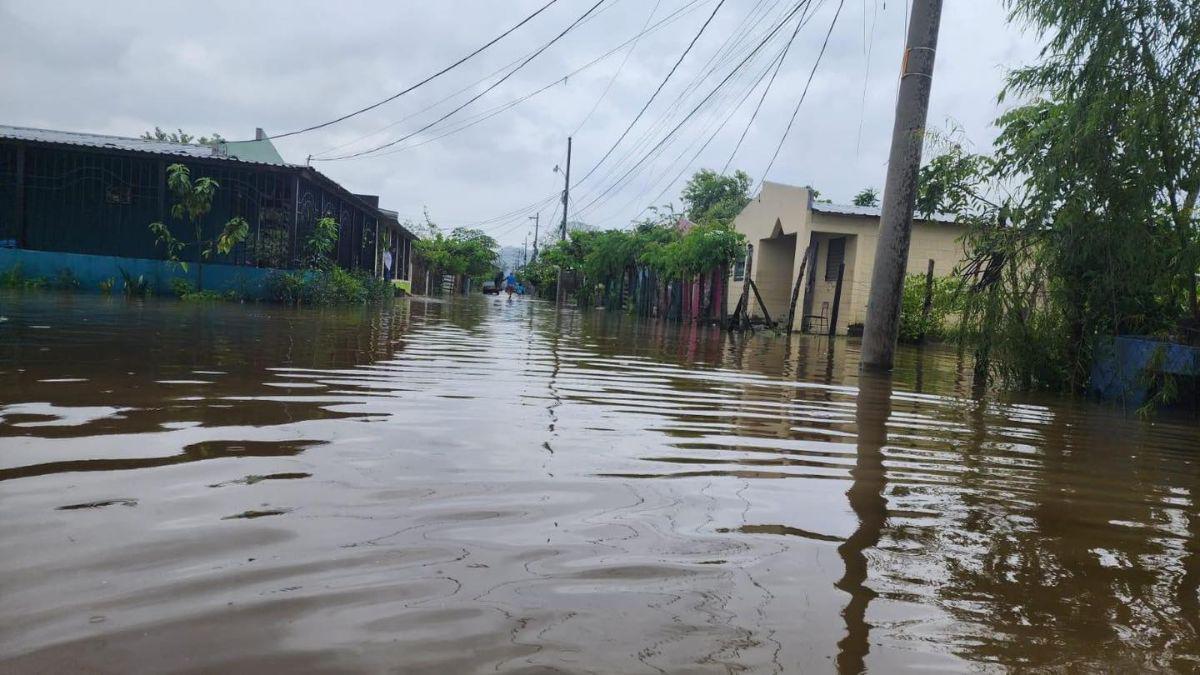 Desbordamientos, evacuaciones y emergencia: las imágenes de las inundaciones en Cortés