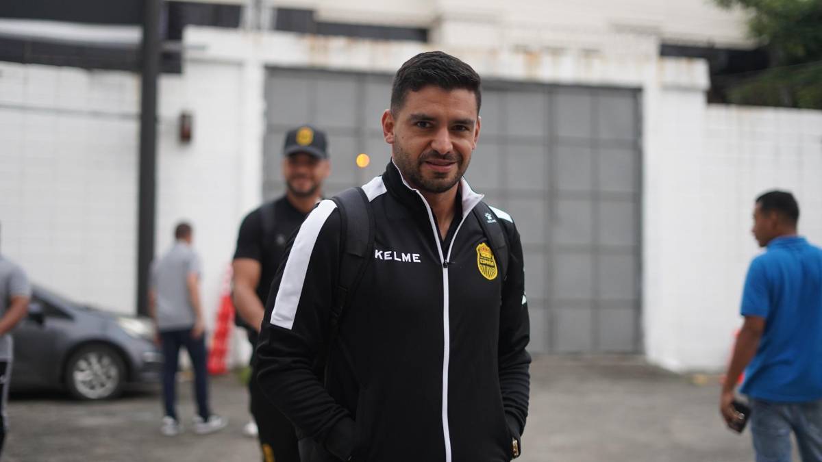 Exfutbolistas hondureños y bellas chicas sorprenden en la previa del clásico sampedrano