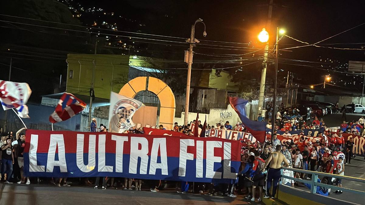 Afición del Xelajú sorprenden en el Nacional, llegada de la Ultra Fiel y la belleza del Olimpia