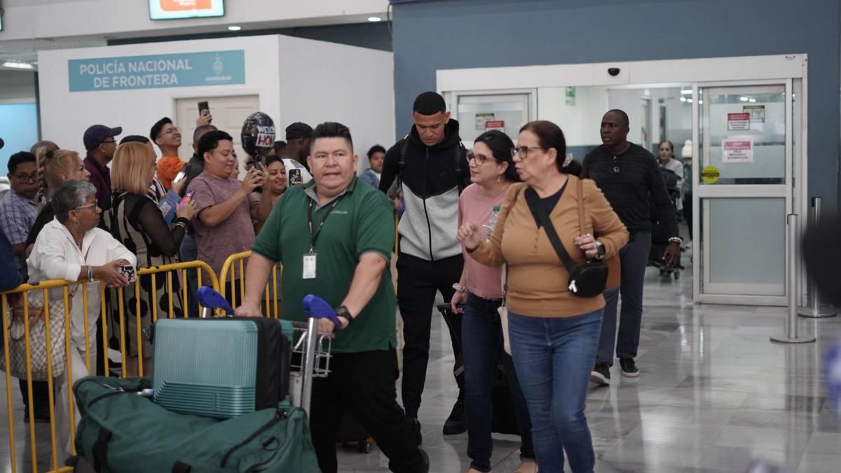 Luis Palma y Kervin Arriaga llegaron a Honduras para enfrentar a México: Así fueron recibidos Luis Palma y Kervin Arriaga llegaron a Honduras para enfrentar a México: Así fueron recibidos