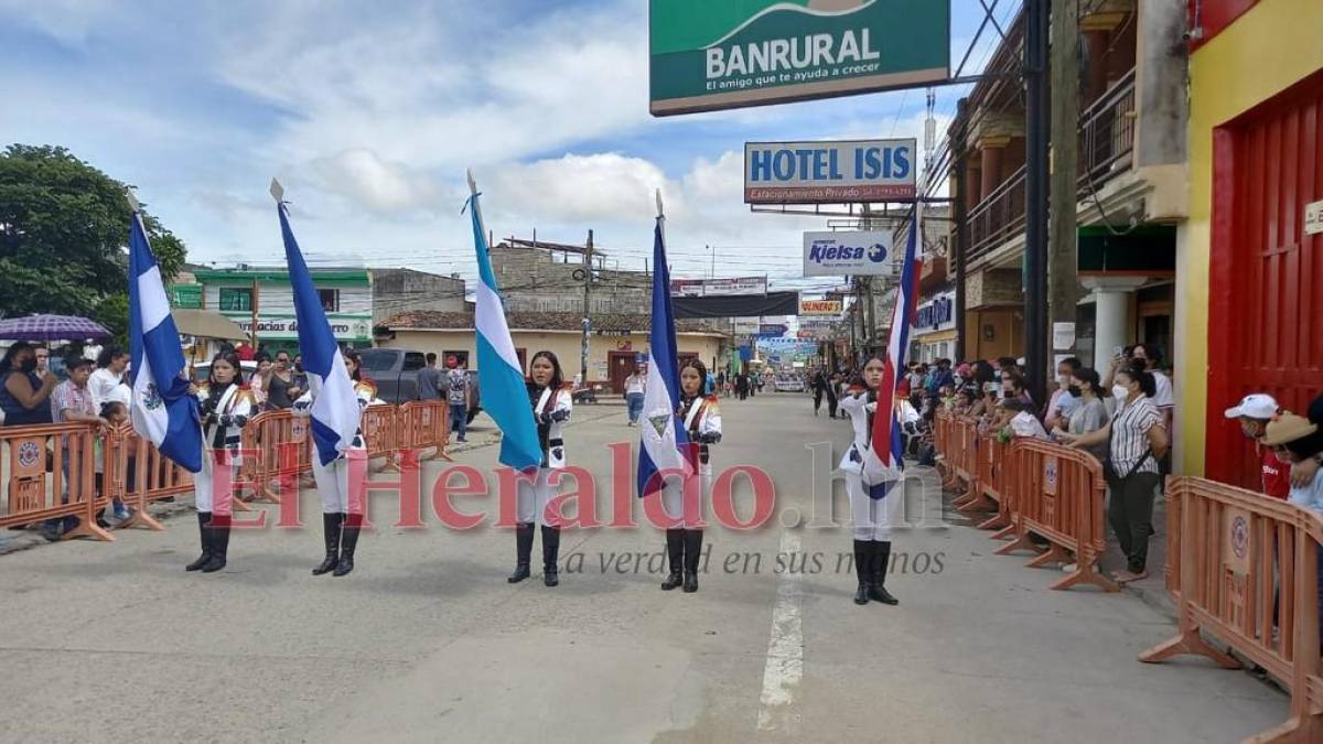 Niños rindieron honor con coloridos desfiles en Danlí