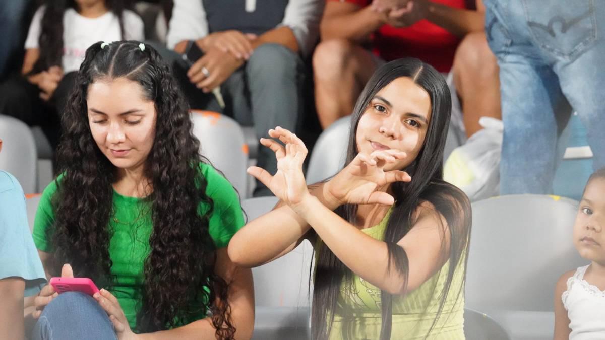 ¡Bellezas! El estadio Morazán se llena de muchas chicas lindas en el clásico de las 'emes' ¡Bellezas! El estadio Morazán se llena de muchas chicas lindas en el clásico de las 'emes'