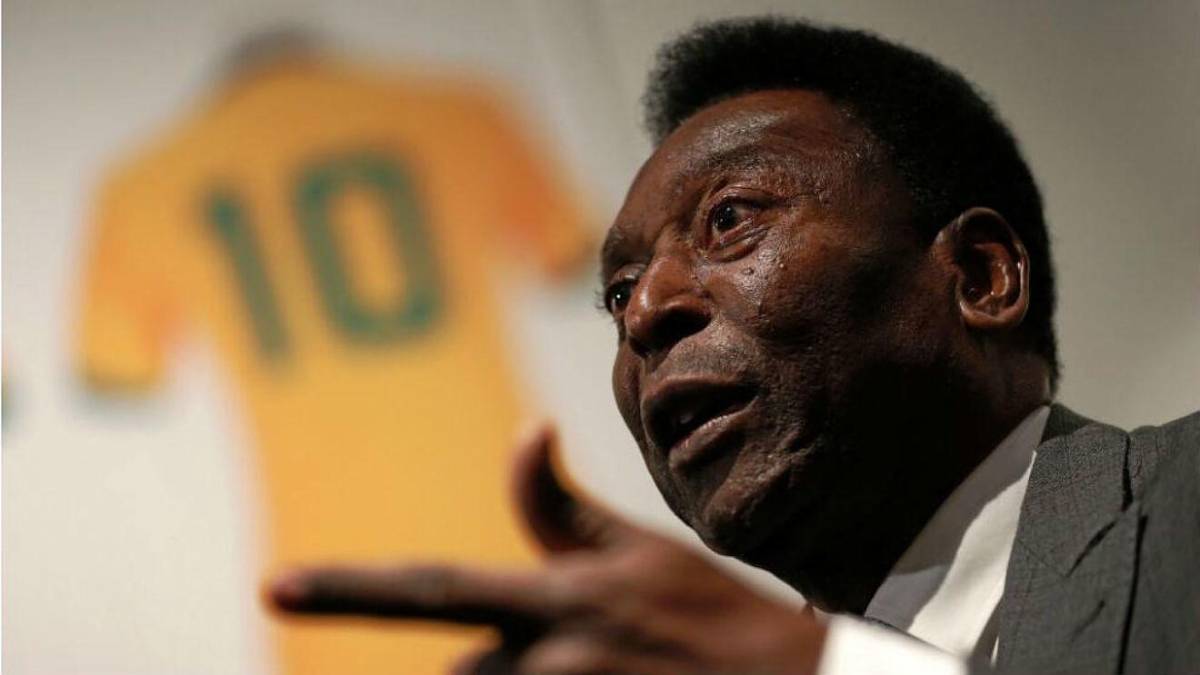 Pelé hospitalizado de nuevo para seguir tratamiento contra el cáncer
