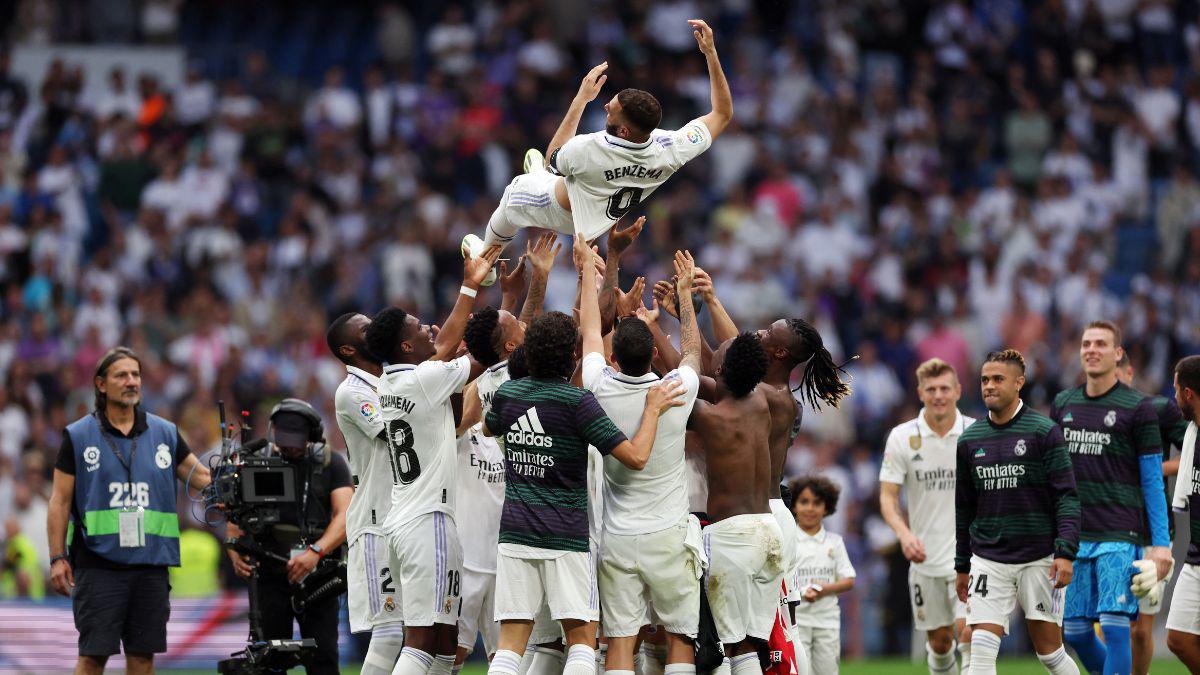 Aplausos, un último grito y homenaje a Benzema en su despedida del Real Madrid